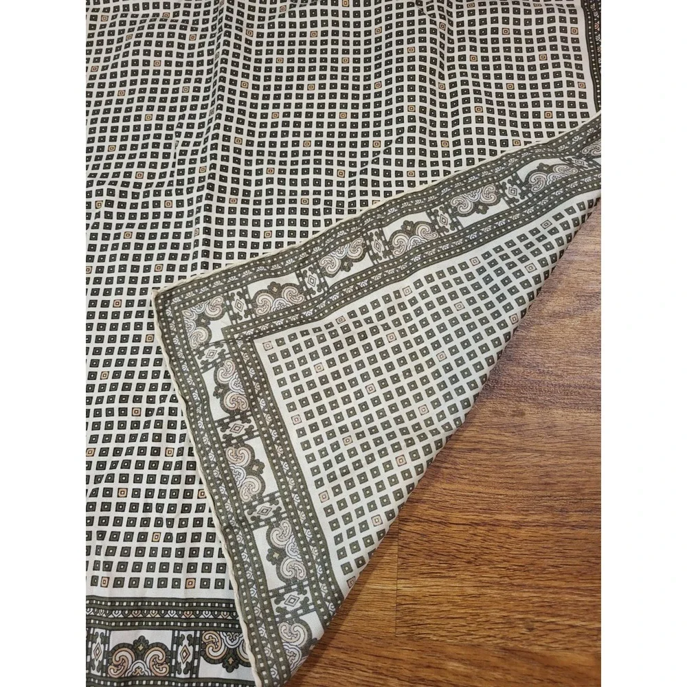 Saks Fifth Avenue 26×26